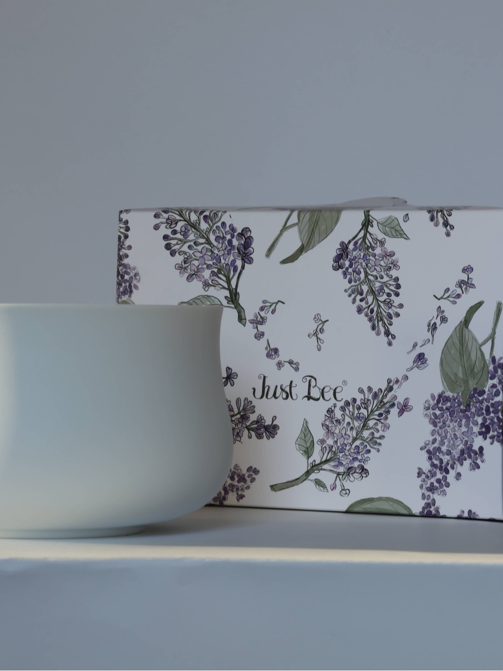 Just Bee Pearl Ceramic Vessel Lilac 31 oz Oversized 3 Wick Luxury Candle NIB